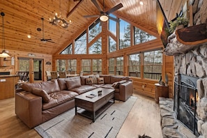 TV, fireplace, table football, ping pong - Hilltop Hideaway- EV Car Charger | Hot Tub | All Inclusive Game Room | Close to town (Blue Ridge)