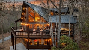 Terrace/patio - Hilltop Hideaway- EV Car Charger | Hot Tub | All Inclusive Game Room | Close to town (Blue Ridge)