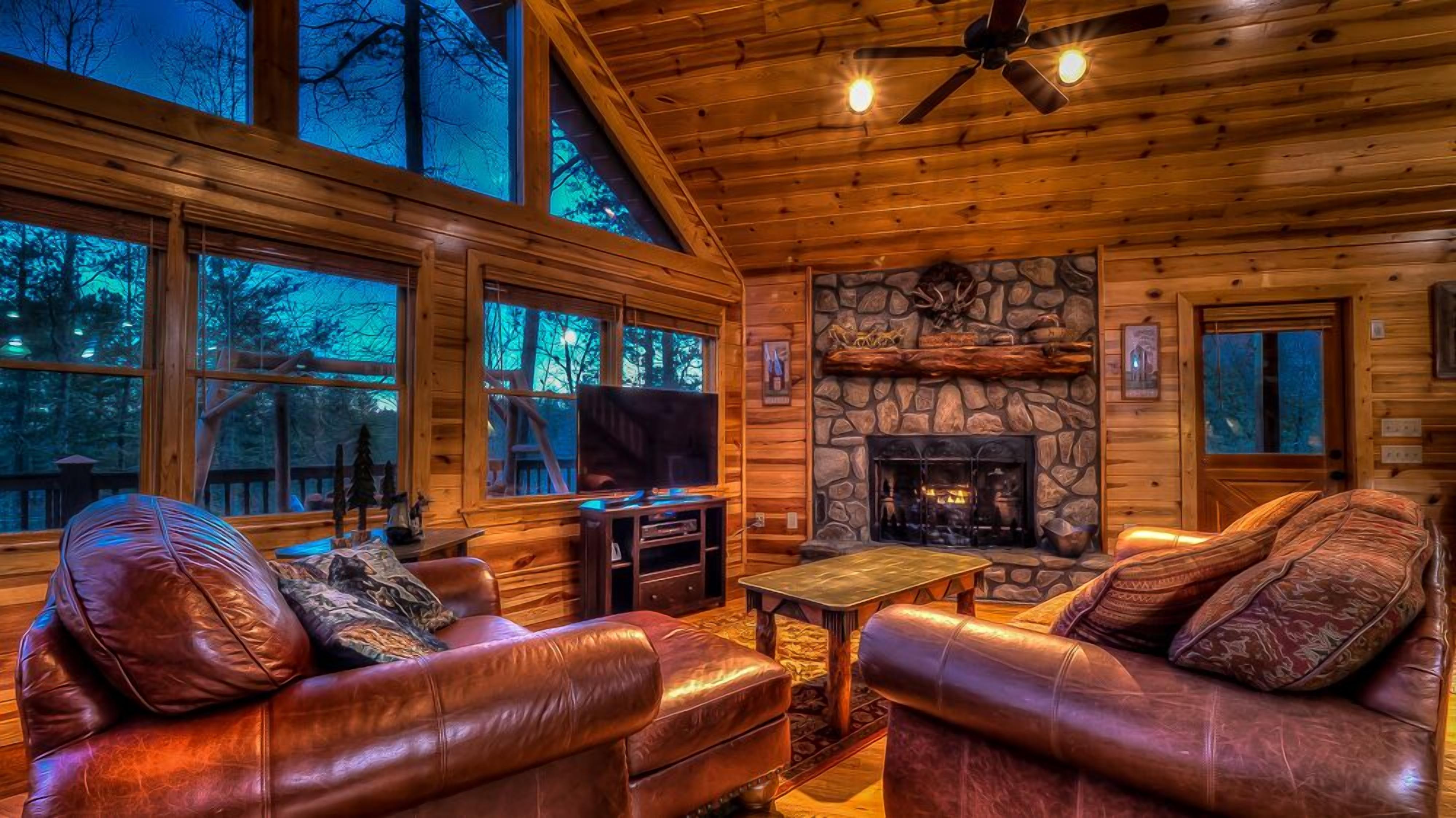 Hilltop Hideaway- EV Car Charger | Hot Tub | All Inclusive Game Room | Close to town