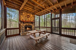 Dining - Hilltop Hideaway- EV Car Charger | Hot Tub | All Inclusive Game Room | Close to town (Blue Ridge)