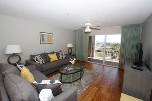 Living area - Amalfi Coast Resort B313 by Destin Getaways (Miramar Beach)