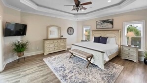 5 bedrooms, iron/ironing board, bed sheets - Lee's Retreat by Destin Getaways (Destin)