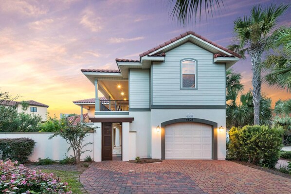 House, 5 Bedrooms | Exterior