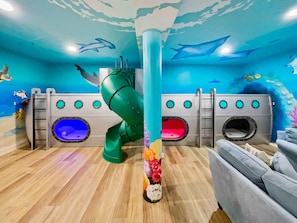 House, 5 Bedrooms | Children’s area