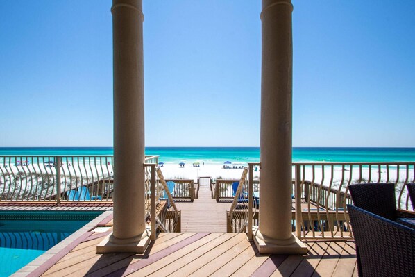 House, 5 Bedrooms | Balcony