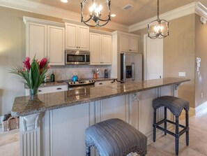 House, 3 Bedrooms | Private kitchen