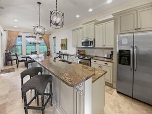 House, 3 Bedrooms | Private kitchen