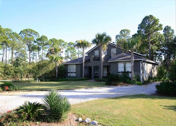 House, 4 Bedrooms | Exterior