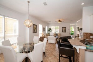 Talo, 4 makuuhuonetta | Olohuone