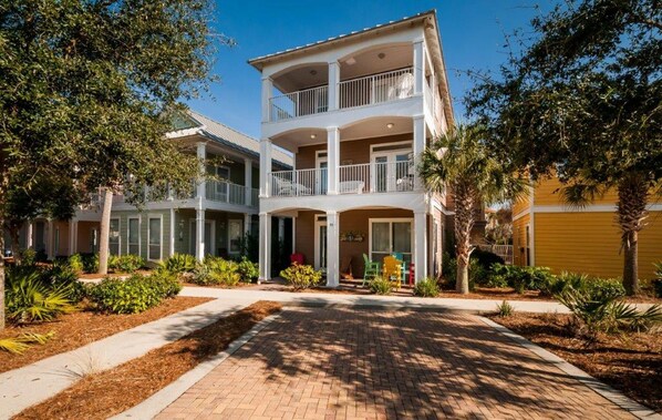 Talo, 4 makuuhuonetta | Ulkopuoli