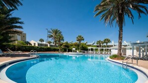 House, 4 Bedrooms | Pool