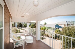 House, 4 Bedrooms | Property grounds