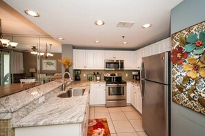 Condo, 2 Bedrooms | Private kitchen - Sterling Shores 415 - Sweet Retreat by Destin Getaways (Destin)