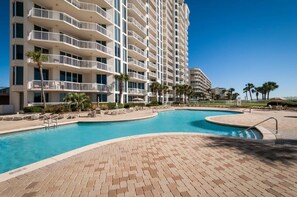 Apartamento, 2 habitaciones | Piscina | Una piscina al aire libre