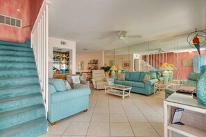 Kondominium, 2 kamar tidur | Ruang keluarga