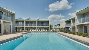 Pool - Gulf Winds East by Destin Getaways (Miramar Beach)