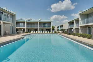 Kolam renang outdoor