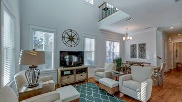 House, 4 Bedrooms | Living room