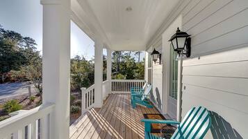 House, 4 Bedrooms | Balcony