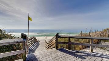 House, 4 Bedrooms | Balcony
