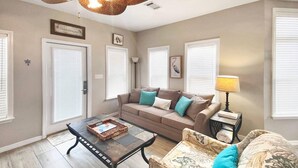 House, 2 Bedrooms | Living room