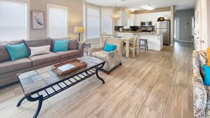 House, 2 Bedrooms | Living room