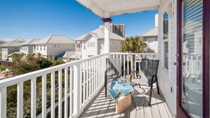 House, 2 Bedrooms | Balcony