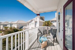 House, 2 Bedrooms | Balcony