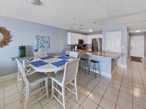 Condo, 3 habitaciones | Restaurantes