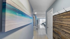 Condo, 3 chambres | Intérieur