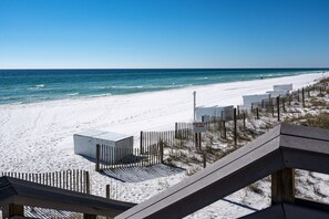 Apartment, 2 Schlafzimmer | Strand | Am Strand, weißer Sandstrand