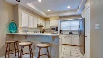 Condo, 3 Bedrooms | Private kitchen