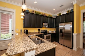 House, 3 Bedrooms | Private kitchen