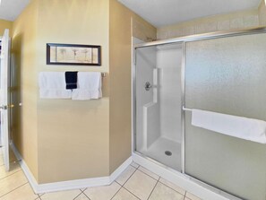 Bathroom - Maravilla Beach House by Destin Getaways (Miramar Beach)