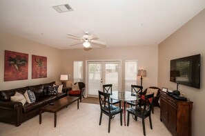 Townhome, 1 Bedroom | Living room