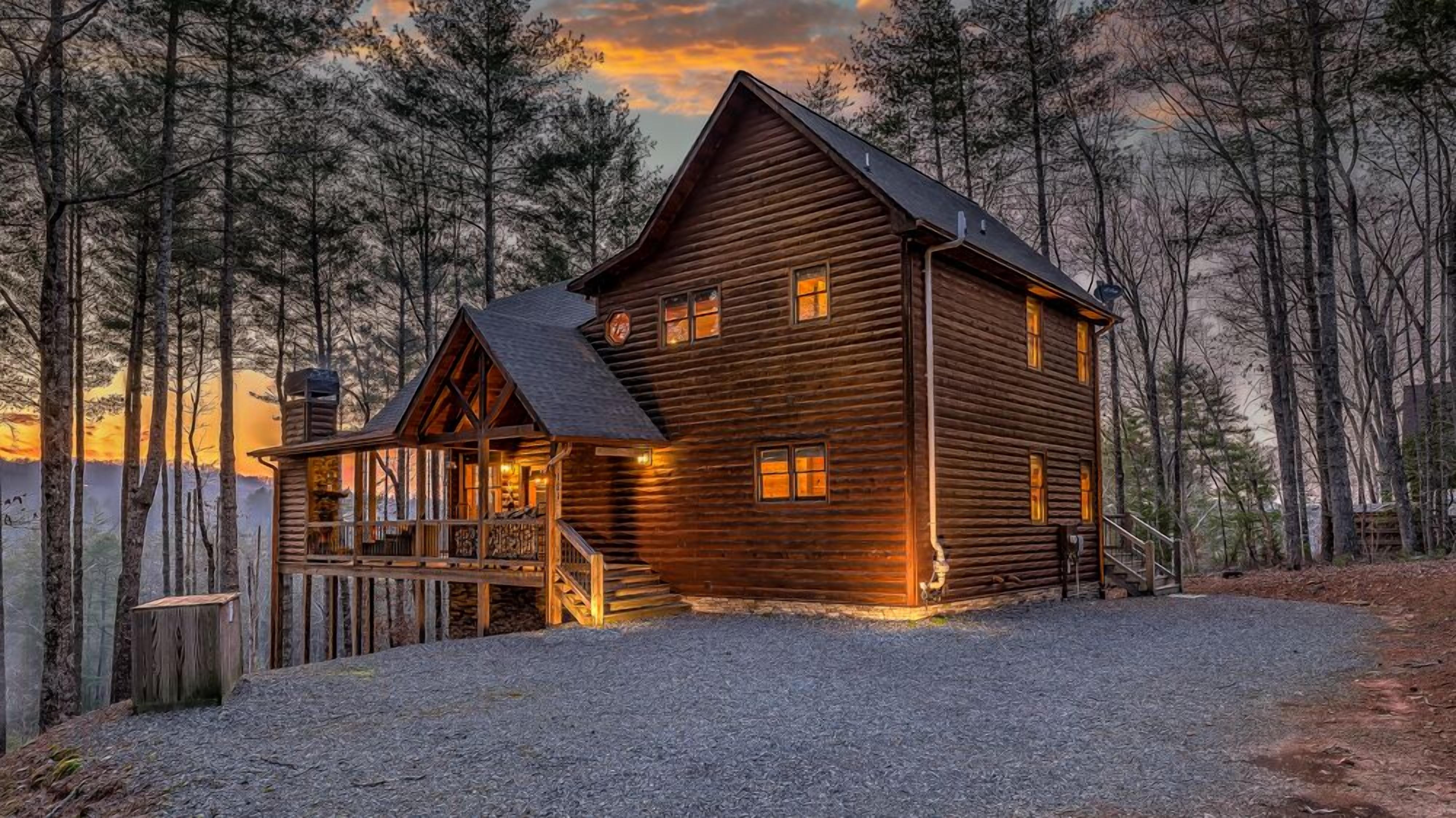 Pine Cone Mountain- Pet Friendly | Master on Main | Large, relaxing Hot Tub