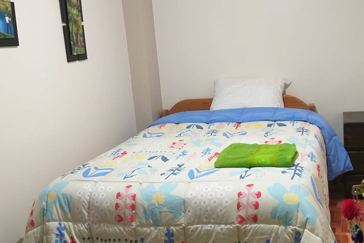 Double Room, 1 Queen Bed, Shared Bathroom | WiFi (free), bed sheets