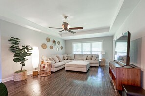 Smart TV, fireplace
