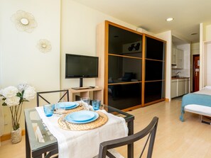 1 bedroom, iron/ironing board, internet, bed sheets