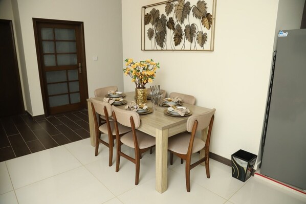 Family House | In-room dining
