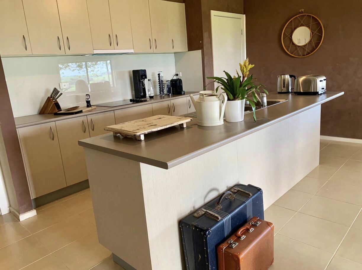 3BR Mia Mia Vistas-Wine Country Retreat with Spa, Fire Pit & Country Vistas