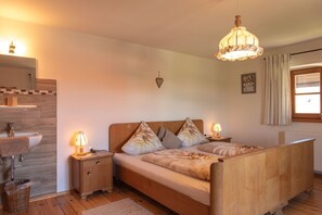 1 Schlafzimmer, Reisekinderbett, WLAN, Bettwäsche