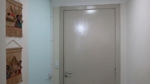 Interior - Kitnet one block from Pitangueiras beach (Guarujá)