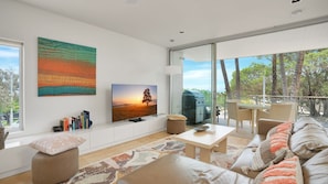 TV - Unit 105 Plantation Resort - Rainbow Beach. Plantation Resort. Second Floor. Aircon. Pool. Spa. Wifi (RAINBOW BEACH)