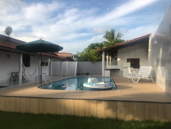 حمّام سباحة خارجي