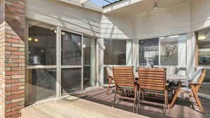Outdoor dining - Peaceful Retreat - Surf Side (INVERLOCH)