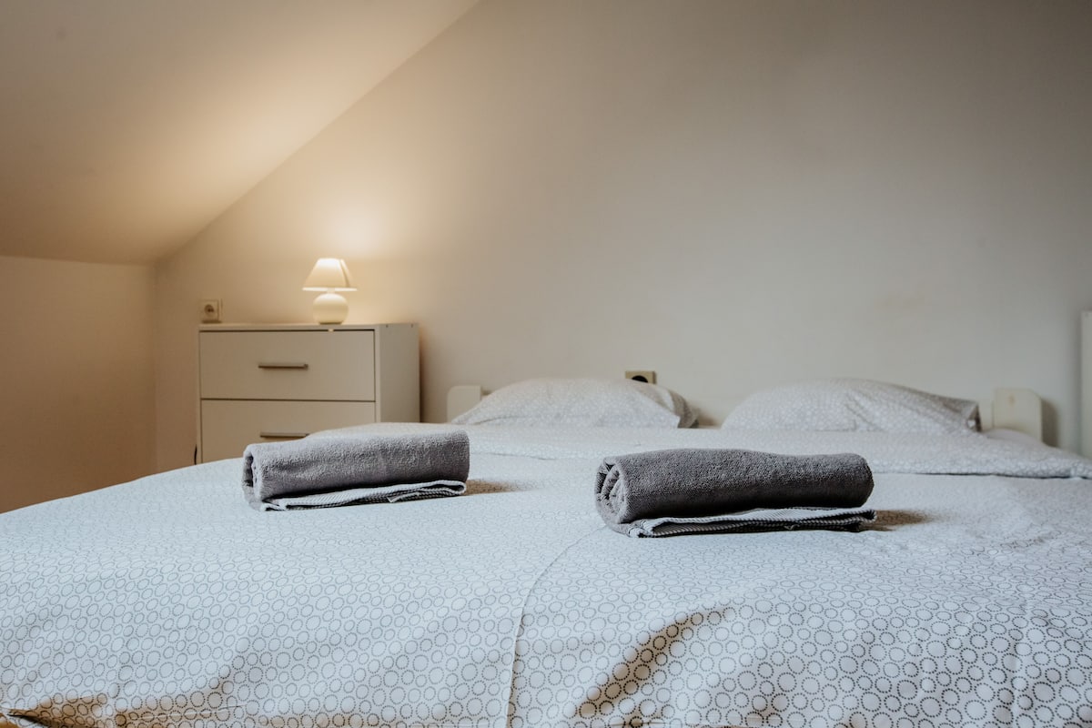 Quadruple Room (no lift) | Desk, laptop workspace, blackout curtains, iron/ironing board