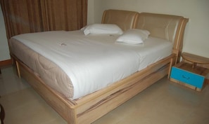 Desk, iron/ironing board, free WiFi, bed sheets