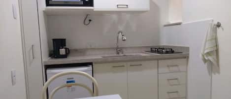 Oven, stovetop, coffee/tea maker, electric kettle