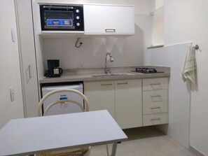 Oven, stovetop, coffee/tea maker, electric kettle